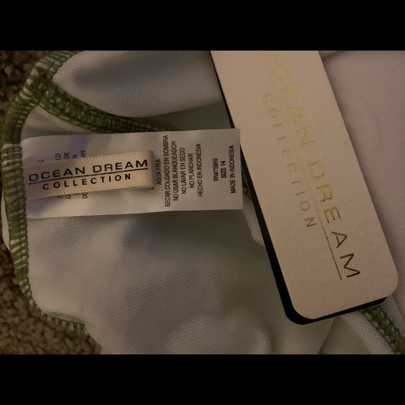 One Piece Swimsuit size 14 - Picture 3 of 3